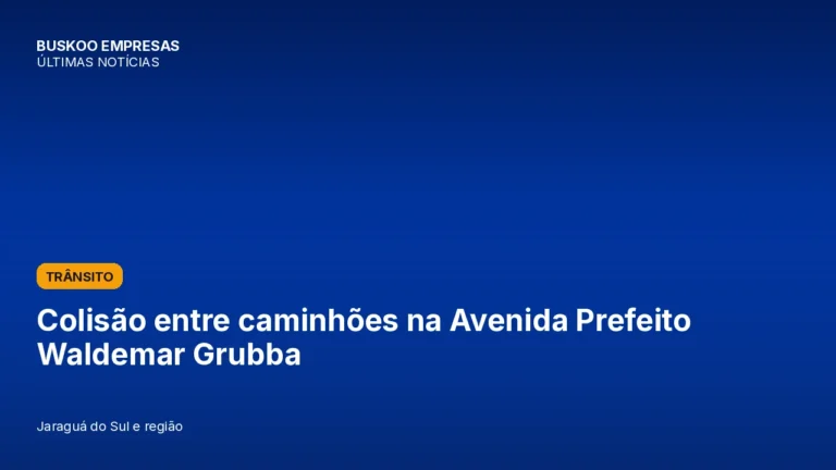 Colisão entre caminhões na Avenida Prefeito Waldemar Grubba