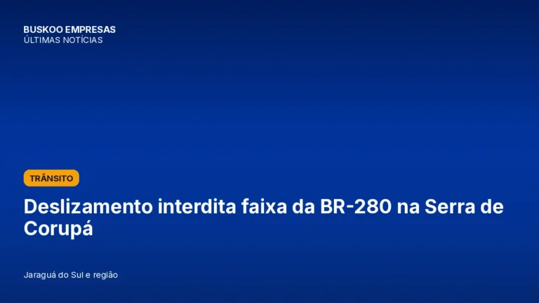Deslizamento interdita faixa da BR-280 na Serra de Corupá